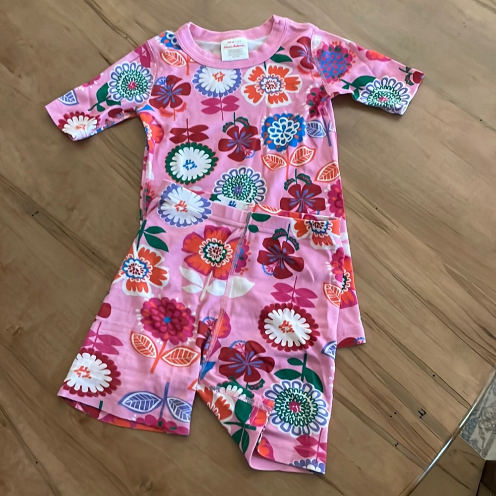 Hanna Andersson floral pajama set size 130/ US size 8